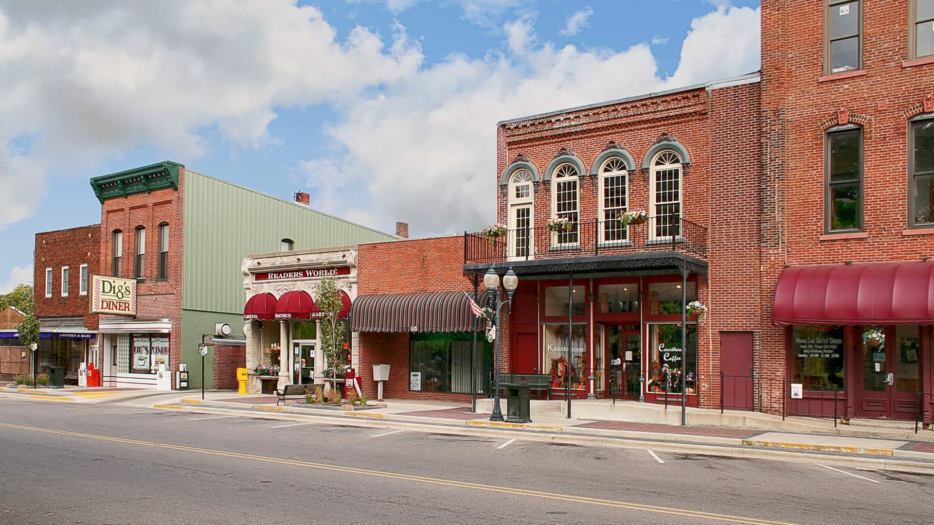 Moving to a Small Town: Pros and Cons