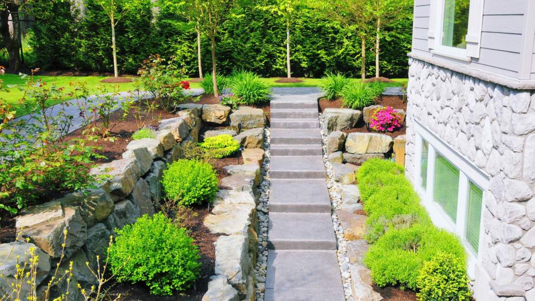 Cheap and Simple Front Yard Landscaping Ideas