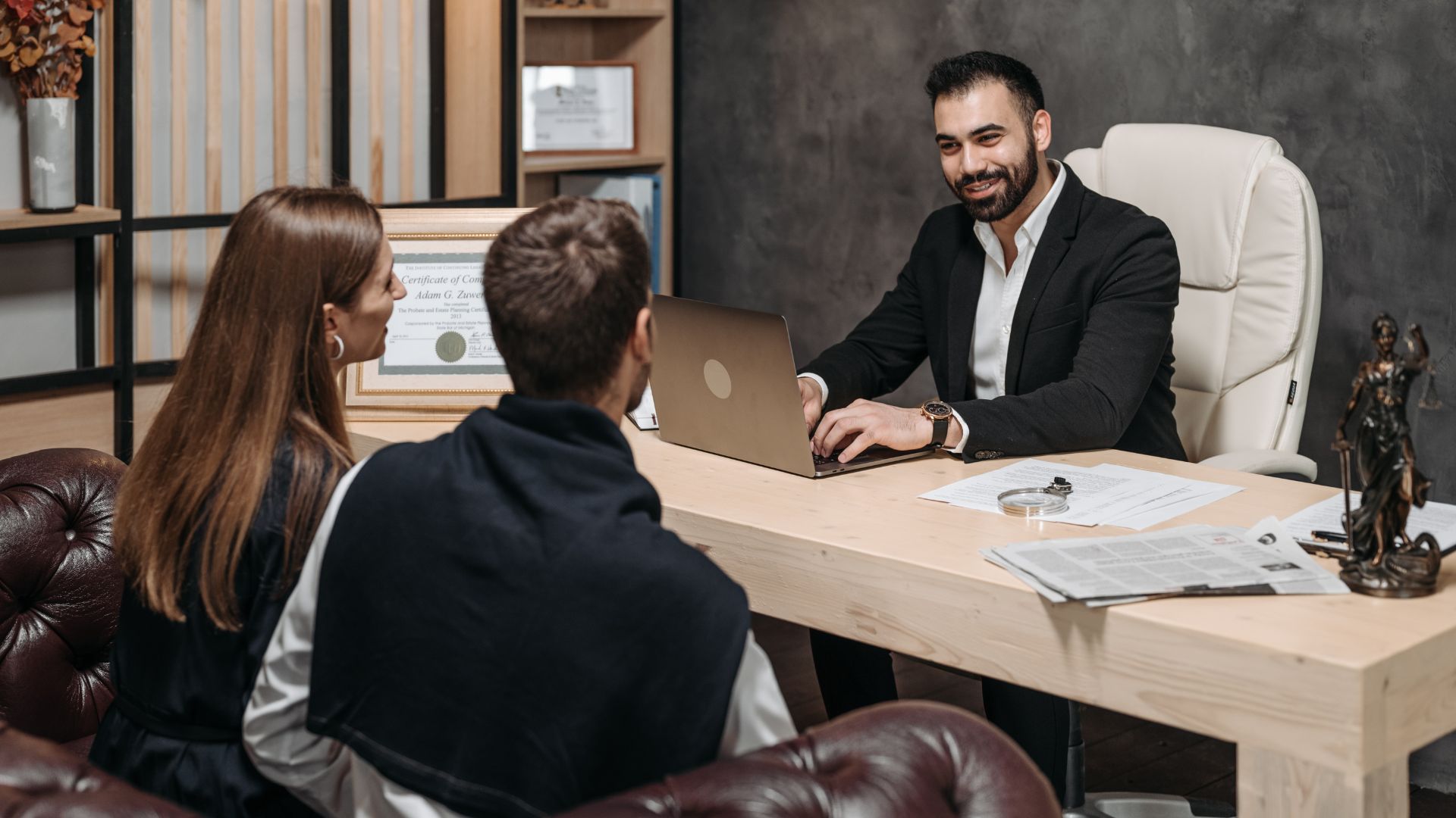 What Is the Role of a Real Estate Lawyer?