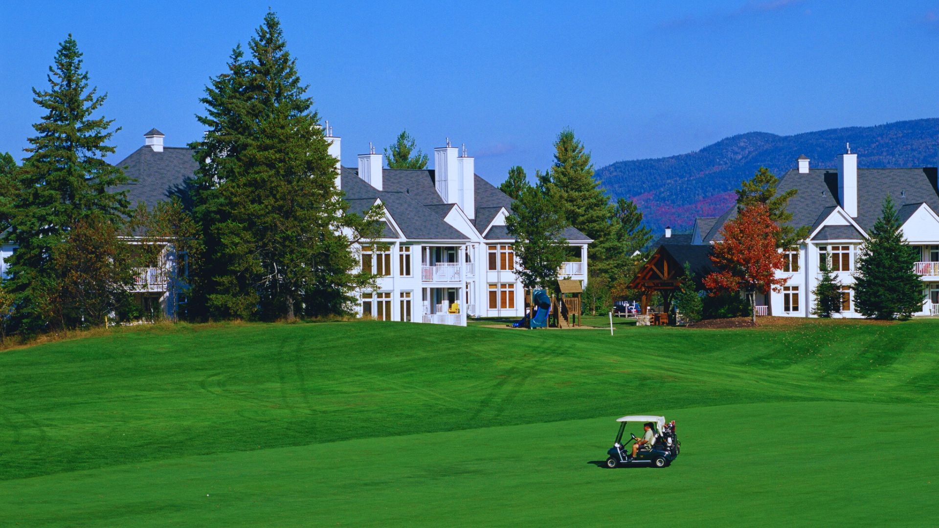 A Golfer’s Holiday Wish List: Buying Your Dream Home Near the Course